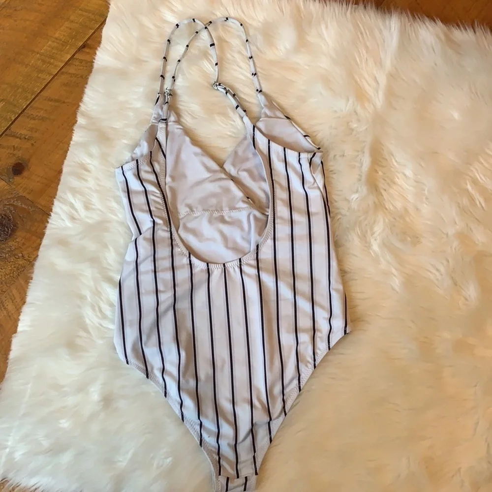 Cupshe one piece swimsuit White with stripes Size Medium